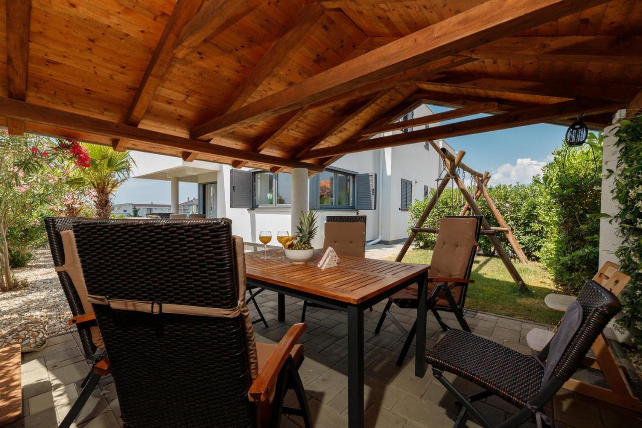 Malo Ferienvilla Privlaka, Pool, Boje, Wi-Fi, Wallbox Privlaka  Exterior foto